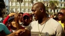 El lanzador José Ariel Contreras se pasea por La Habana