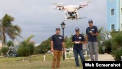 El grupo de ingenieros que creó el Drone criollo. Foto: Captura de imagen de video de CNN.