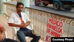 Jeovany Jiménez Vega, médico en huelga de hambre en Guanajay. 