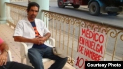 Jeovany Jiménez Vega, médico en huelga de hambre