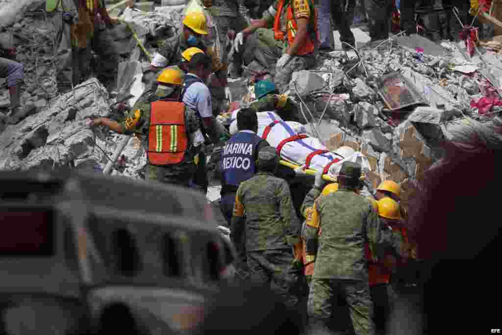 Suben a 225 la cifra preliminar de fallecidos por el terremoto en México.