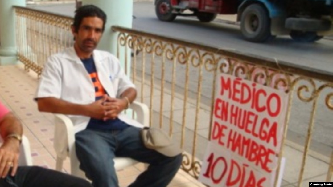 Jeovany Jiménez Vega, médico en huelga de hambre