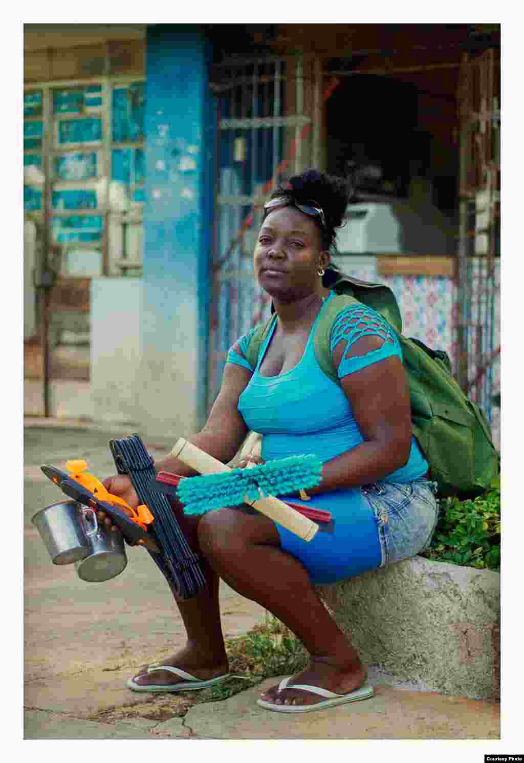 Vendedora ambulante, Cuba. Cortesía de CubaRaw.