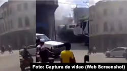  Una fuerte explosión sacudió la conocida Esquina de Toyo, en el municipio 10 de Octubre, y provocó interrupciones en el tráfico de la zona.