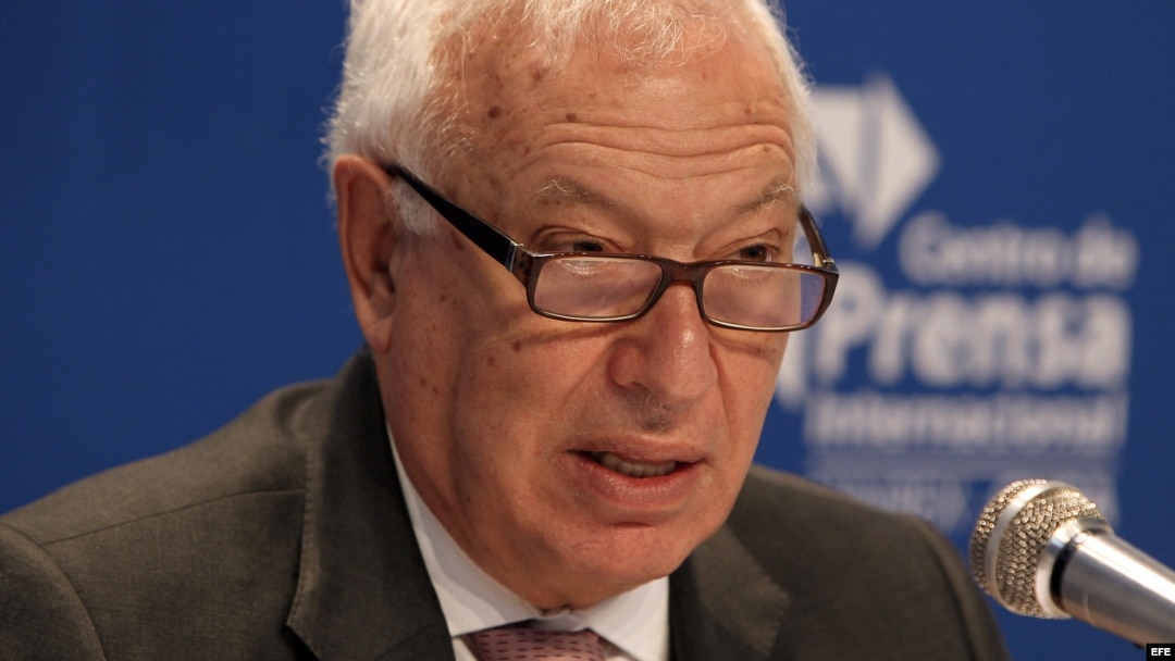 El ministro español de Asuntos Exteriores, José Manuel García-Margallo, realiza declaraciones a la prensa al concluir una visita de dos días a Cuba.