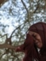 Mona Mohamed, una refugiada sudanesa que huyó de Al-Fashir, durante una entrevista con Reuters en el campamento de refugiados de Iridimi en el este de Chad.
