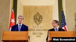 John Kerry y Bruno Rodríguez (i-d) en el Hotel Nacional de Cuba.