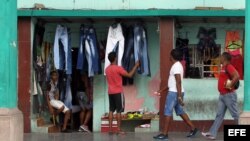 Se vence el plazo que dieron las autoridades para la venta de ropa importada