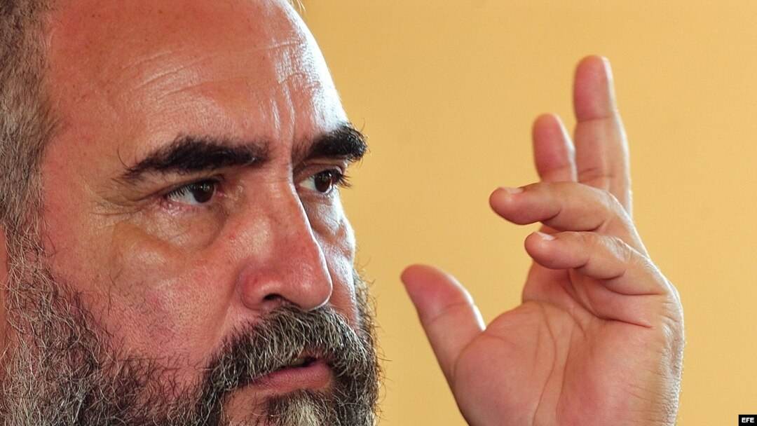 El trovador cubano Pedro Luis Ferrer