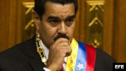 Nicolás Maduro con la banda presidencial.
