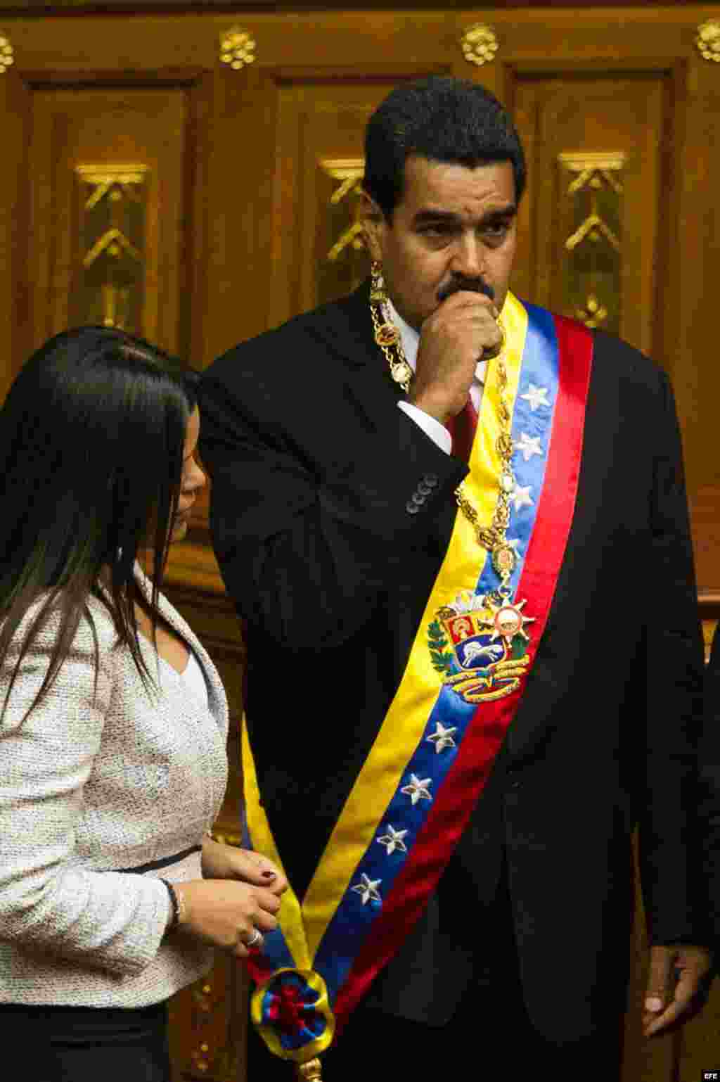 Nicolás Maduro con la banda presidencial.