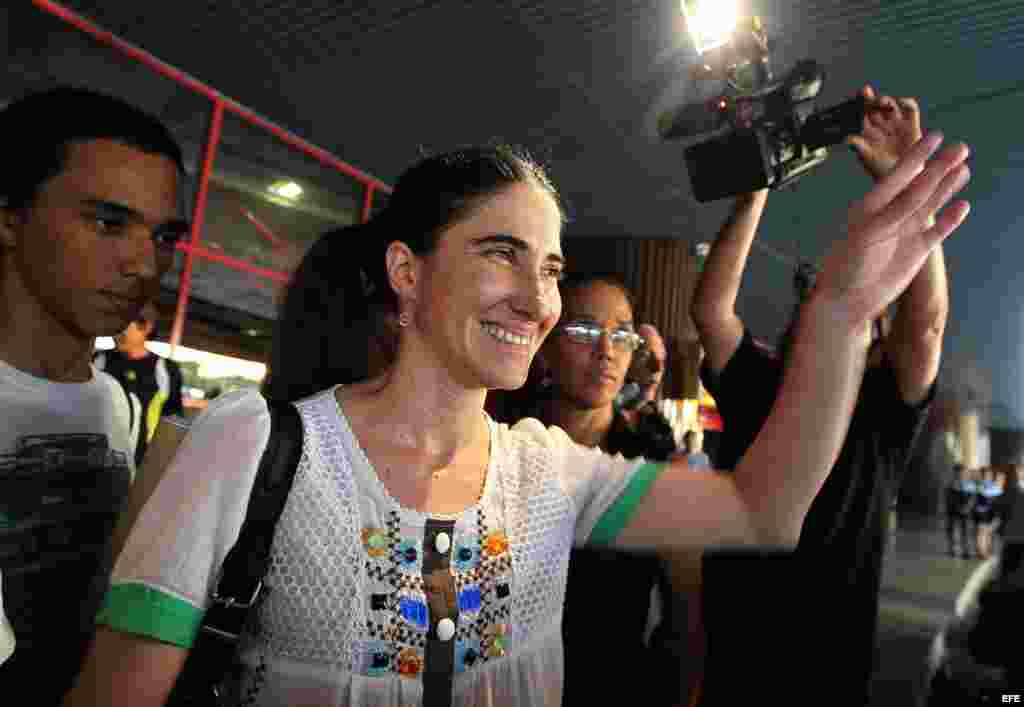 &nbsp;&nbsp; &quot;Ha sido un viaje maravilloso. Es un viaje que me va a cambiar la vida en muchos sentidos porque ha sido muy humano, periodístico, cívico, tecnológico&quot;, dijo Sánchez a periodistas en las afueras del aeropuerto internacional.