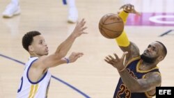 Curry (i) vs James.