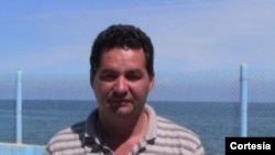 El escritor y bloguero cubano Ángel Santiesteban.