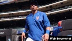 Yoenis Céspedes viste el uniforme de los Mets de Nueva York.