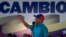 El líder opositor venezolano Enrique Capriles participa en una manifestación de apoyo a un referendo revocatorio.