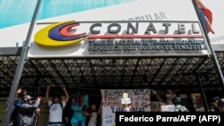 Una protesta contra la censura a los medios de comunicación en Venezuela. (FEDERICO PARRA/ AFP/ Archivo)
