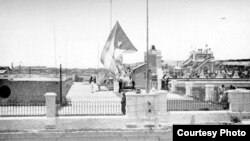 El 20 de mayo de 1902 la bandera de Cuba ondeó por primera vez en edificios públicos como el Palacio de Gobierno en la Plaza de Armas.