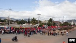  Vista general de la marcha encabezada por la candidata presidencial del Partido Libertad y Refundación (LIBRE) en las elecciones del pasado 24 de noviembre. 