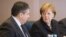La canciller alemana, Angela Merkel y el ministro alemán de Economía, Sigmar Gabriel, durante el primer Consejo de Ministros del año en Berlín el 6 de enero de 2016.