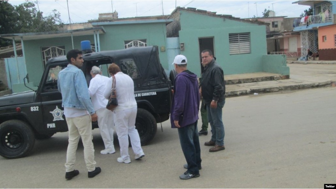 Arrestan a Damas de Blanco en Colón, Matanzas. (Twitter de Iván Hernández Carrillo)