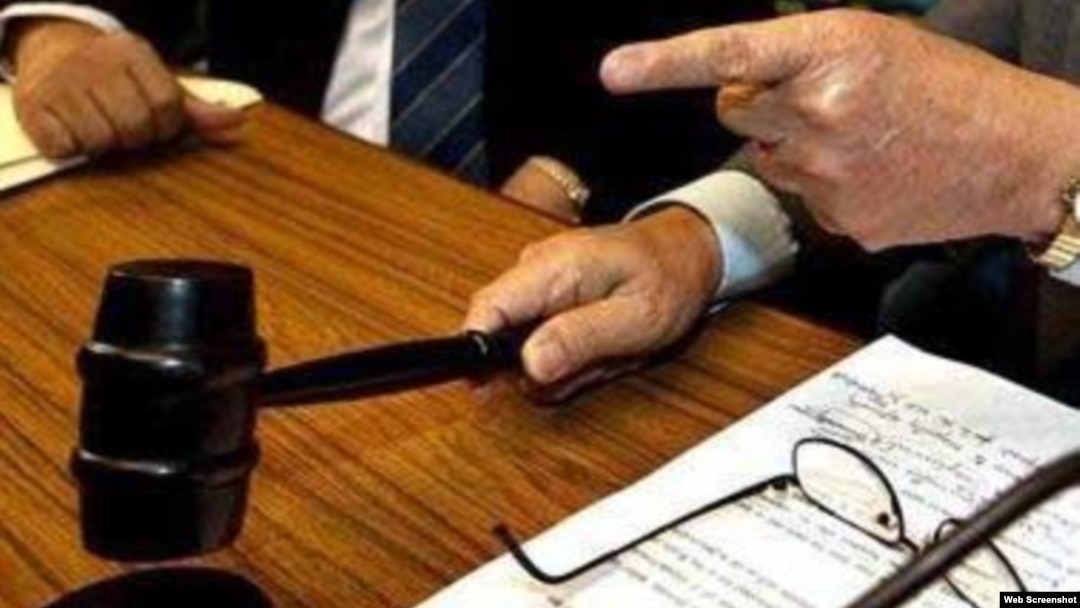 La práctica jurídica se ejerce de acuerdo a intereses que se mueven en el orden político, y no según estipulan las leyes.