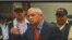 El ex mandatario guatemalteco Otto Pérez Molina, habla con la prensa, antes de ser conducido a la prisión este jueves