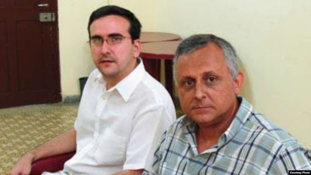 Lenier González (i) y Roberto Veiga imprimieron a Espacio Laical un carácter polémico a través de debates "leales"