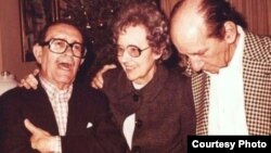 Eugenio Florit, Lydia Cabrera y Enrique Labrador Ruiz en casa de Amelia del Castillo, en Miami, el 7 de enero de 1984. 