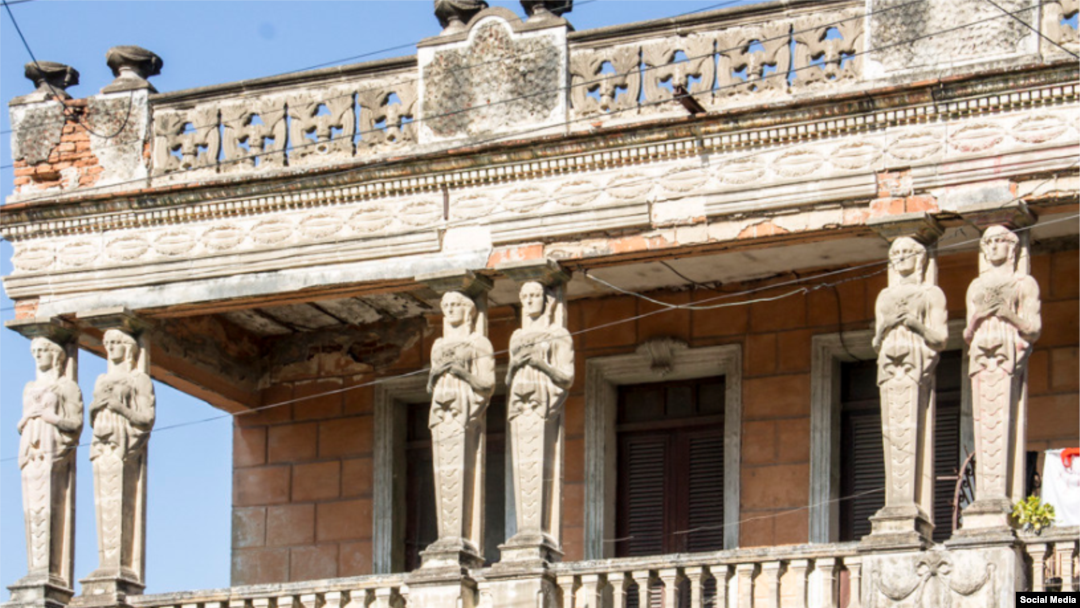 Casa de las Cariátides en Camagüey.