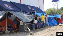 Aumenta a 2.147 los cubanos varados en la frontera de Panamá con Costa Rica.