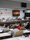 Miembros del Buró Político de Cuba celebran un pleno extraordinario del Comité Central del Partido Comunista para evaluar propuestas de medidas económicas y sociales anunciadas por Miguel Díaz-Canel, en La Habana, Cuba, el 17 de junio de 2026.