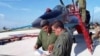 Luis Raúl González-Pardo Rodríguez (izq.), el piloto de guerra castrista vinculado a asesinato de hermanos al rescate vive en Florida.