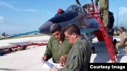 El expiloto de guerra cubano Luis Raúl González Pardo Rodríguez (izq.), acusado en en el caso del asesinato de cuatro pilotos de Hermanos al Rescate.