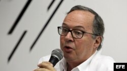 El embajador de Brasil en Cuba, Cesário Melantonio Neto, habla durante una rueda de prensa el jueves en la Feria Internacional de La Habana.