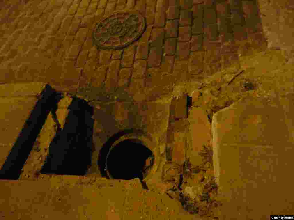 Reporta Cuba Alcantarillados sin tapas que puden provocar accidentes Camaguey Foto D de la Celda