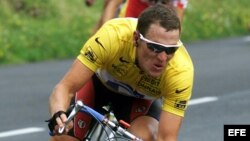 Fotografía de archivo de Lance Armstrong en el Tour de Francia.