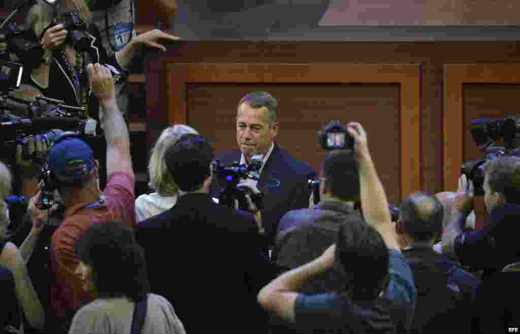  El presidente de la Cámara de Representantes de Estados Unidos, John Boehner, responde a las preguntas de los periodistas durante un ensayo para la Convención Nacional Republicana en el Tampa Bay, Florida, EE UU. igado al partido republicano a modificar 
