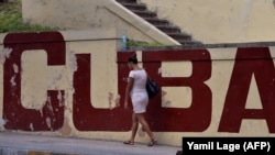 Parlamento cubano evalúa más control sobre informatización del país