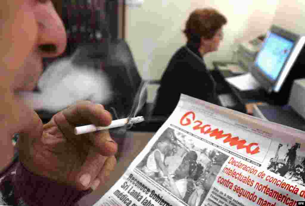 En Cuba está prohibido fumar en lugares públicos y vender cigarrillos a menores. La mitad de la población está expuesta al humo del tabaco en su hogar, en el trabajo o lugares públicos.