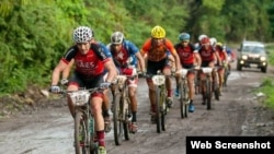 El ciclista colombiano, Diego Tamayo lidera el Titan Tropic.