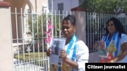 Reporta Cuba. Dama de Blanco Jacqueline Boni, frente a Unidad de DSE (mayo 19). Foto: Serafin Morán.