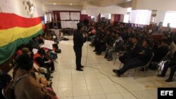 Militares de bajo rango continúan huelga