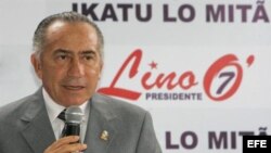 Fotografía de archivo del 18 de abril de 2008 que muestra al candidato presidencial paraguayo Lino Oviedo durante las elecciones. 