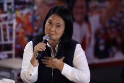 La candidata presidencial Keiko Fujimori habla el lunes, 7 de junio, desde su sede de campaña en Lima, Perú. (AP Foto/Guadalupe Pardo)