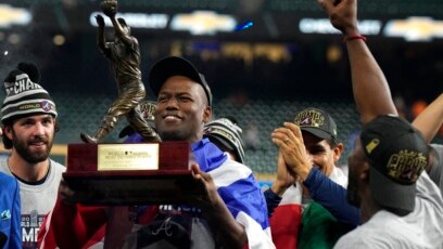 Swing Completo LLC on X: ¡Orgullo Cubano! Jorge Soler es el MVP de la  #WorldSeries 2021 👊🇨🇺 #MLBCuba #PorLaA #SwingCompleto   / X