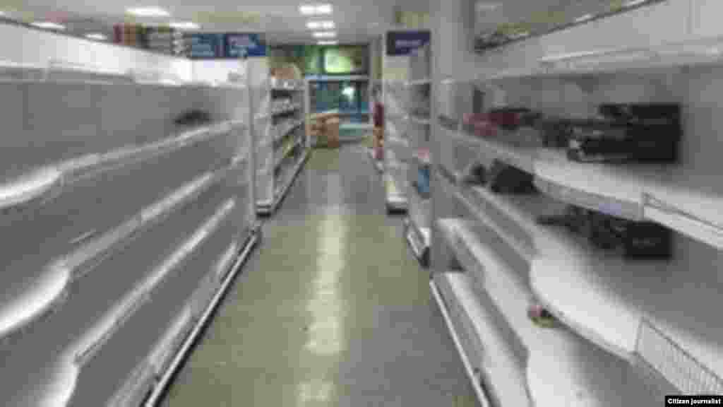 Desabastecimiento en una&nbsp; Tienda Recaudadora de Divisa en la Provincia Las Tunas. Foto A.M. Castelló.