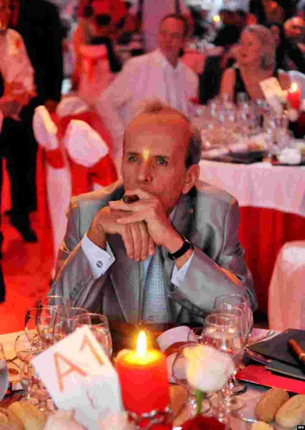 El presidente del Parlamento cubano Ricardo Alarcón durante la cena de gala en el cierre de la XIV edición del Festival del Habano. 