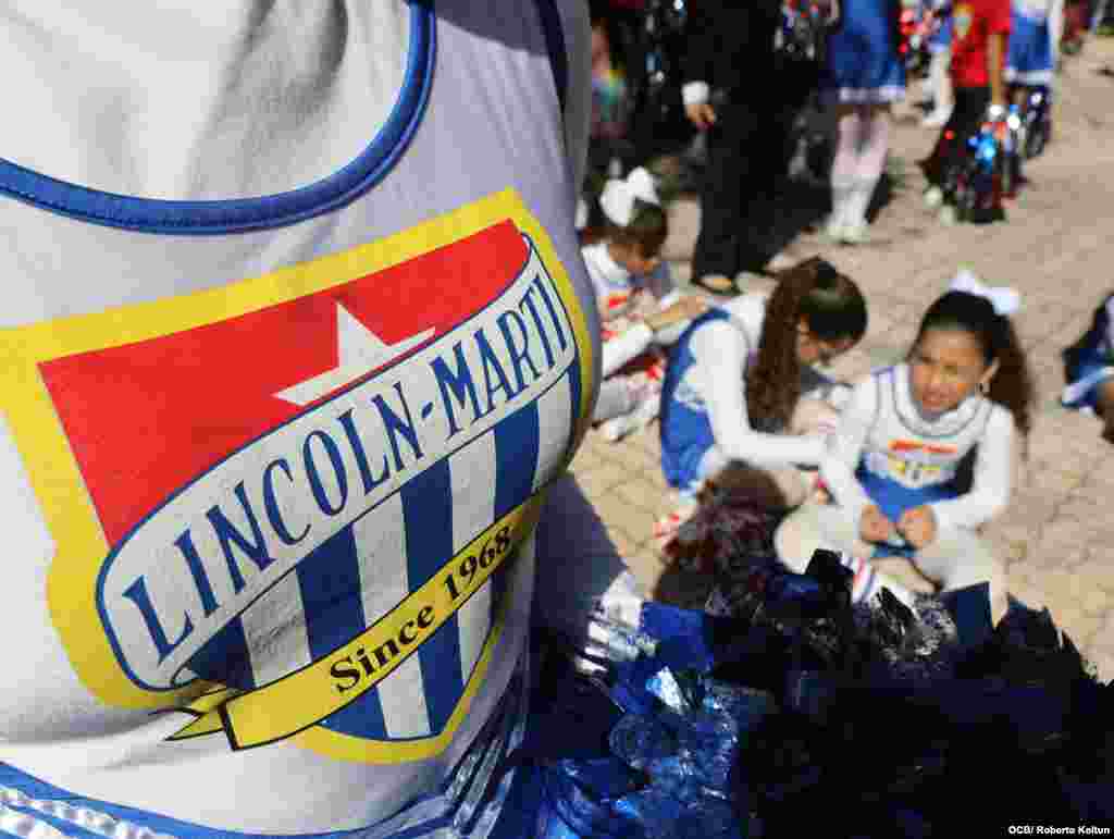 Las escuelas Lincoln Mart&#237; celebraron una parada en homenaje a Jos&#233; Mart&#237;.