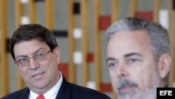  El canciller brasileño, Antonio Patriota (d), recibe a su homólogo de Cuba, Bruno Eduardo Rodríguez (i).
